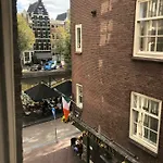 Barndesteeg 게스트하우스 *