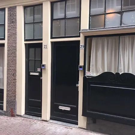 Barndesteeg 게스트하우스 *